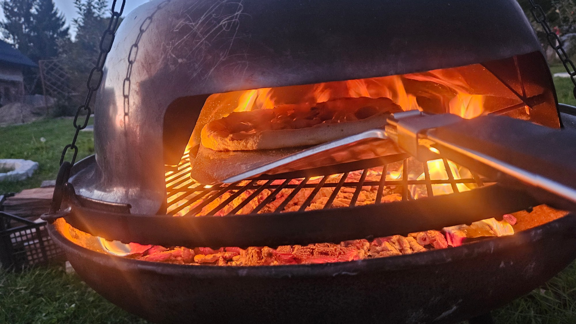 Wrzucam pizzę do pieca