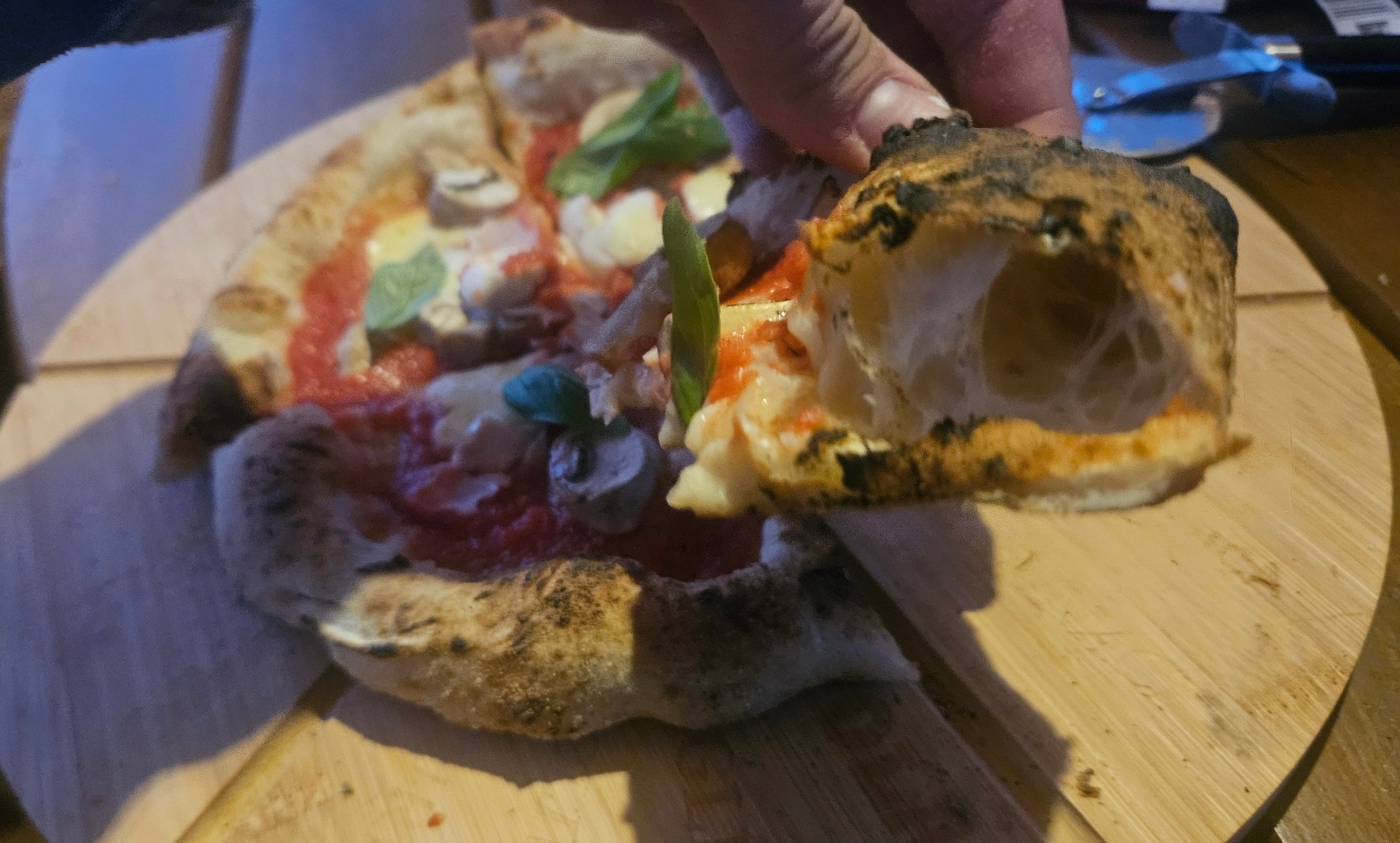 Cornicione (rant) pizzy